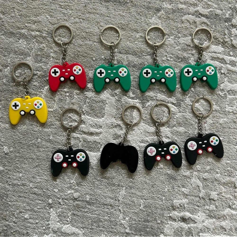 ⭐️ Lot of 9 game controller keychains